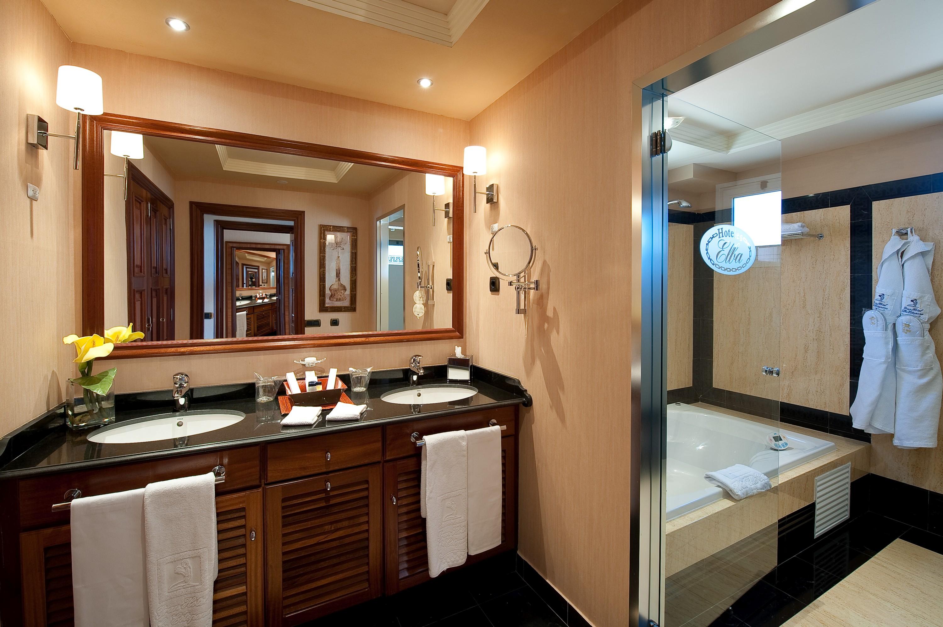 Elba Estepona Gran Hotel & Thalasso Spa Стая снимка Bathroom