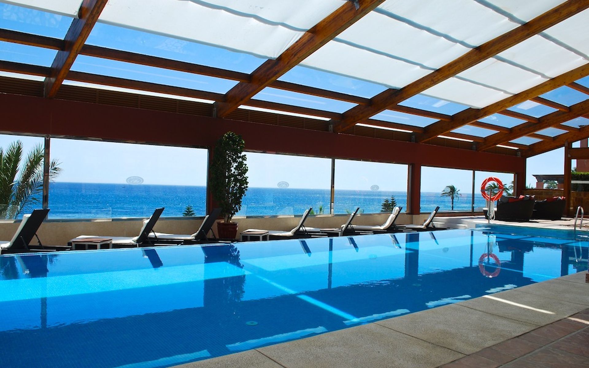 Elba Estepona Gran Hotel & Thalasso Spa Екстериор снимка The pool at the hotel