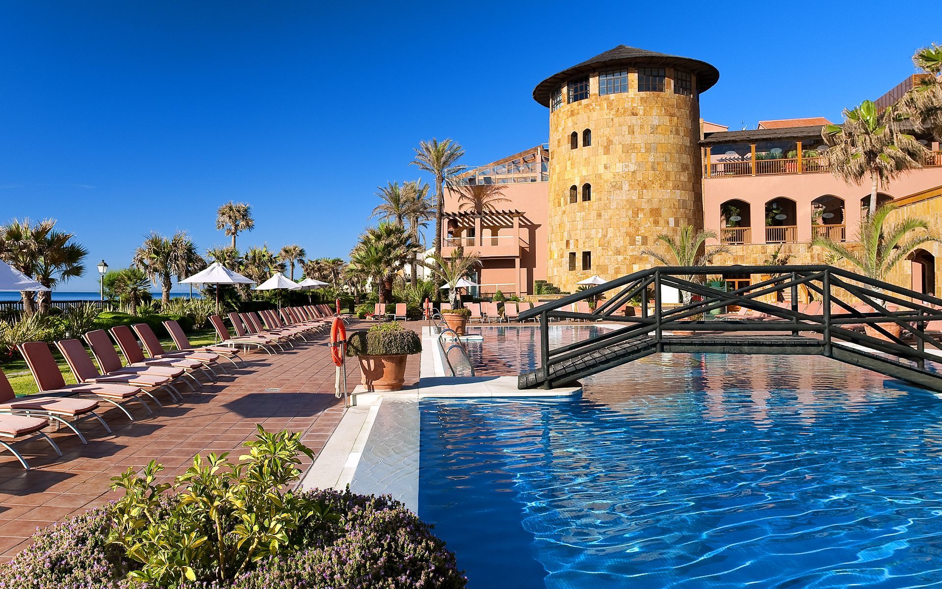 Elba Estepona Gran Hotel & Thalasso Spa Екстериор снимка The Royal at Atlantis Paradise Island