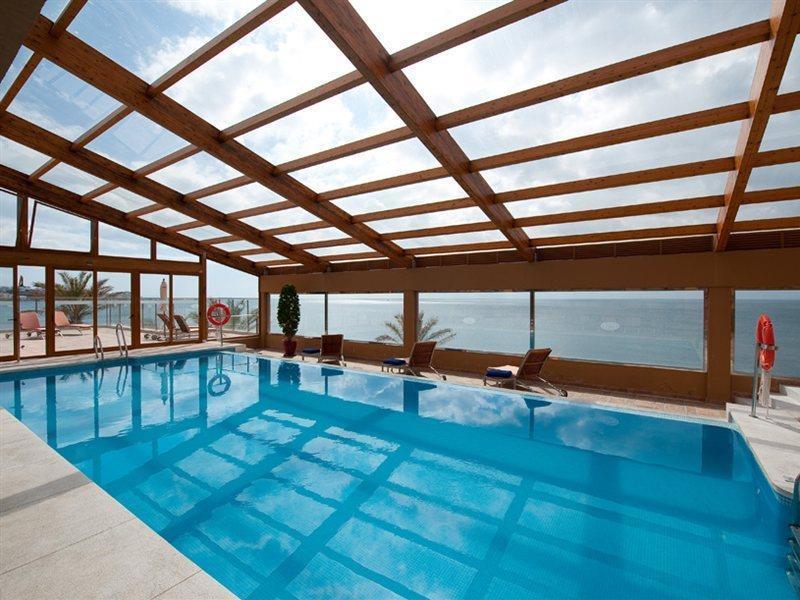 Elba Estepona Gran Hotel & Thalasso Spa Екстериор снимка The pool at the hotel