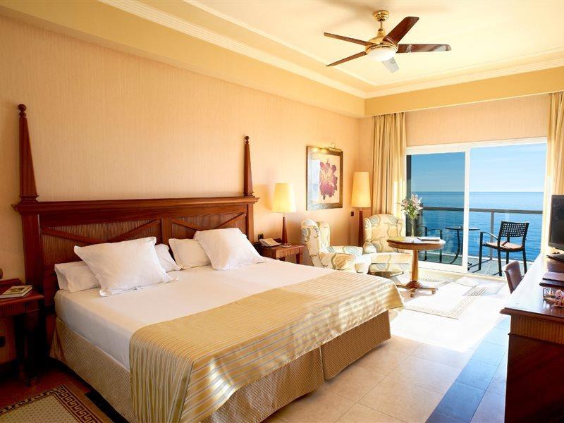 Elba Estepona Gran Hotel & Thalasso Spa Екстериор снимка A room at the hotel