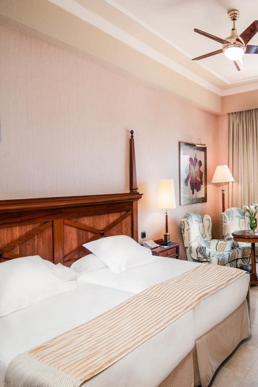 Elba Estepona Gran Hotel & Thalasso Spa Екстериор снимка A room at the hotel